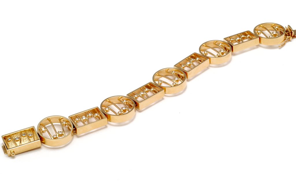 4021B - 14K gold bracelet with 1.10cttw. Diamonds (48.4g) 7 3/4" Price Upon Request Note-Components from 4022B can be combined to create different lengths and variations