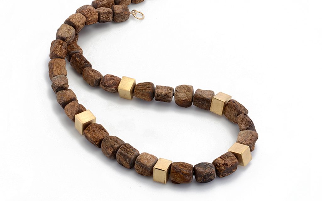 8111N - Necklace of Bronzite nuggets and 18 karat gold beads (15.1g) Price Upon Request